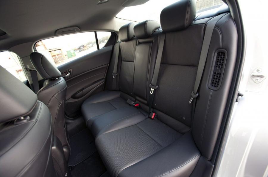 Интерьер Acura ILX Hybrid (DE) 2012 года  (фото 18 из 60)